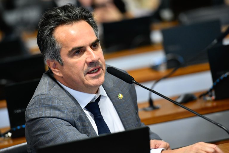 Ciro Nogueira evita defender Flávio Bolsonaro